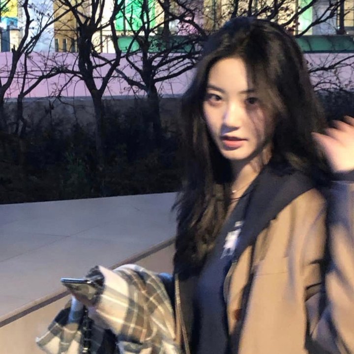 小姑娘艾萝依